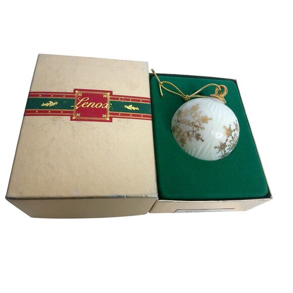 Vintage Lenox Porcelain Christmas Ornament 1988 - Picture 1 of 8